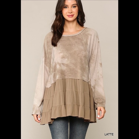 Tie dye knit and solid woven mixed  top with ruffle hem. - Picture 2 of 4